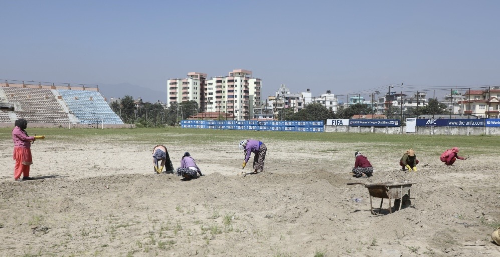 च्यासल फुटबल मैदानको मर्मत सुरु