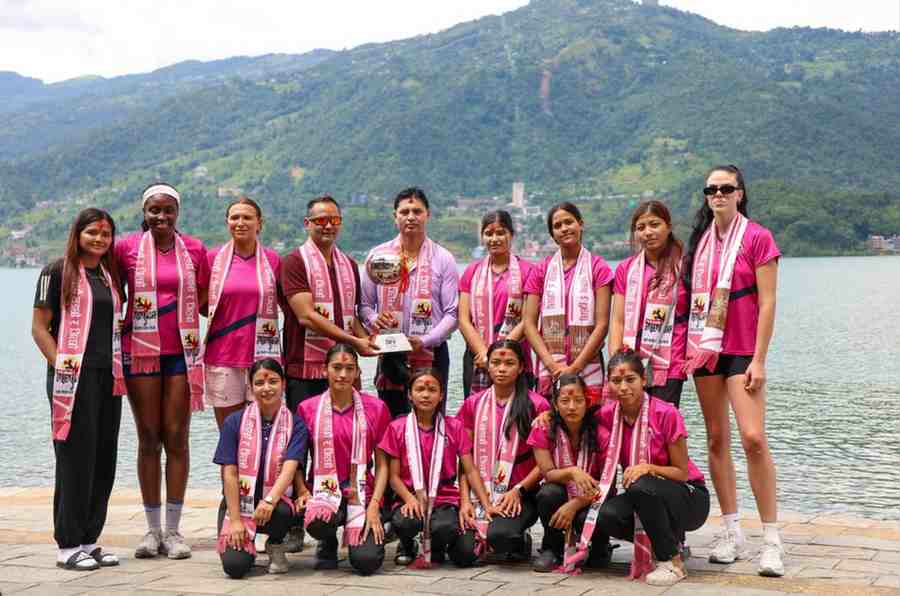 पोखरामा एभरेस्ट महिला भलिबल लिगको ट्रफी अनावरण